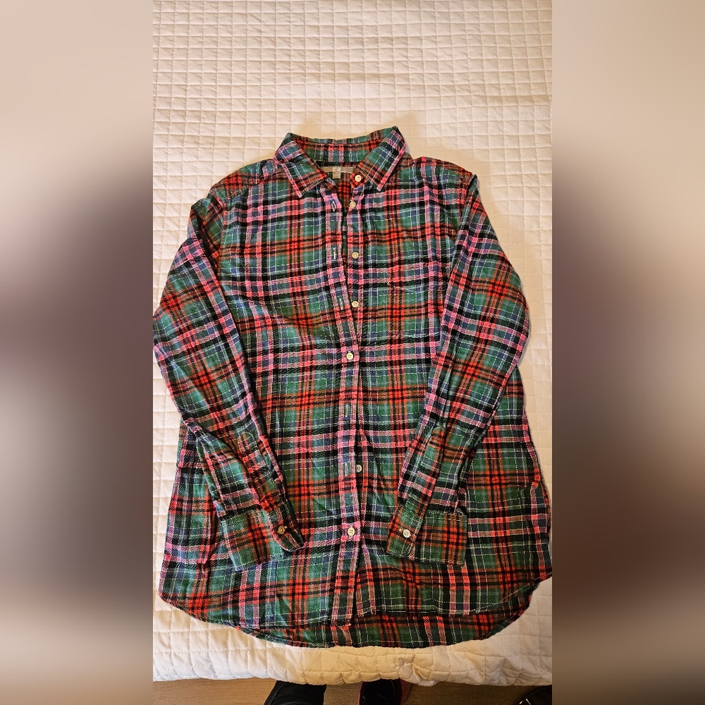 Uniqlo Women's Red and Green Plaid Shirt